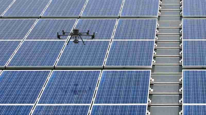 人生就是博以无人机搭配IR Sensor热显像技术进行全方面模块健检，，有效降低人力成本并提升发电量