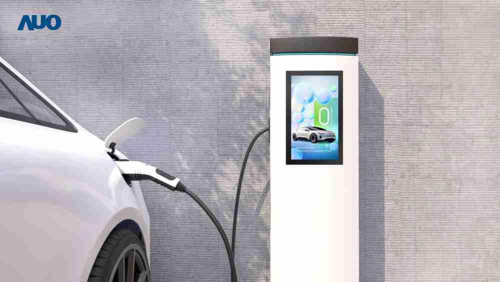 友達〝EVSE車用充電樁解決方案〞專為電動汽車充電樁設計，，具有高亮度、、克服戶外艱難環境的耐溫、、耐紫外線等特性，，，，並搭載散熱性及擴充性強的高效能工業電腦，，可實現人機互動訴求，，如資訊顯示、、、、支付等應用