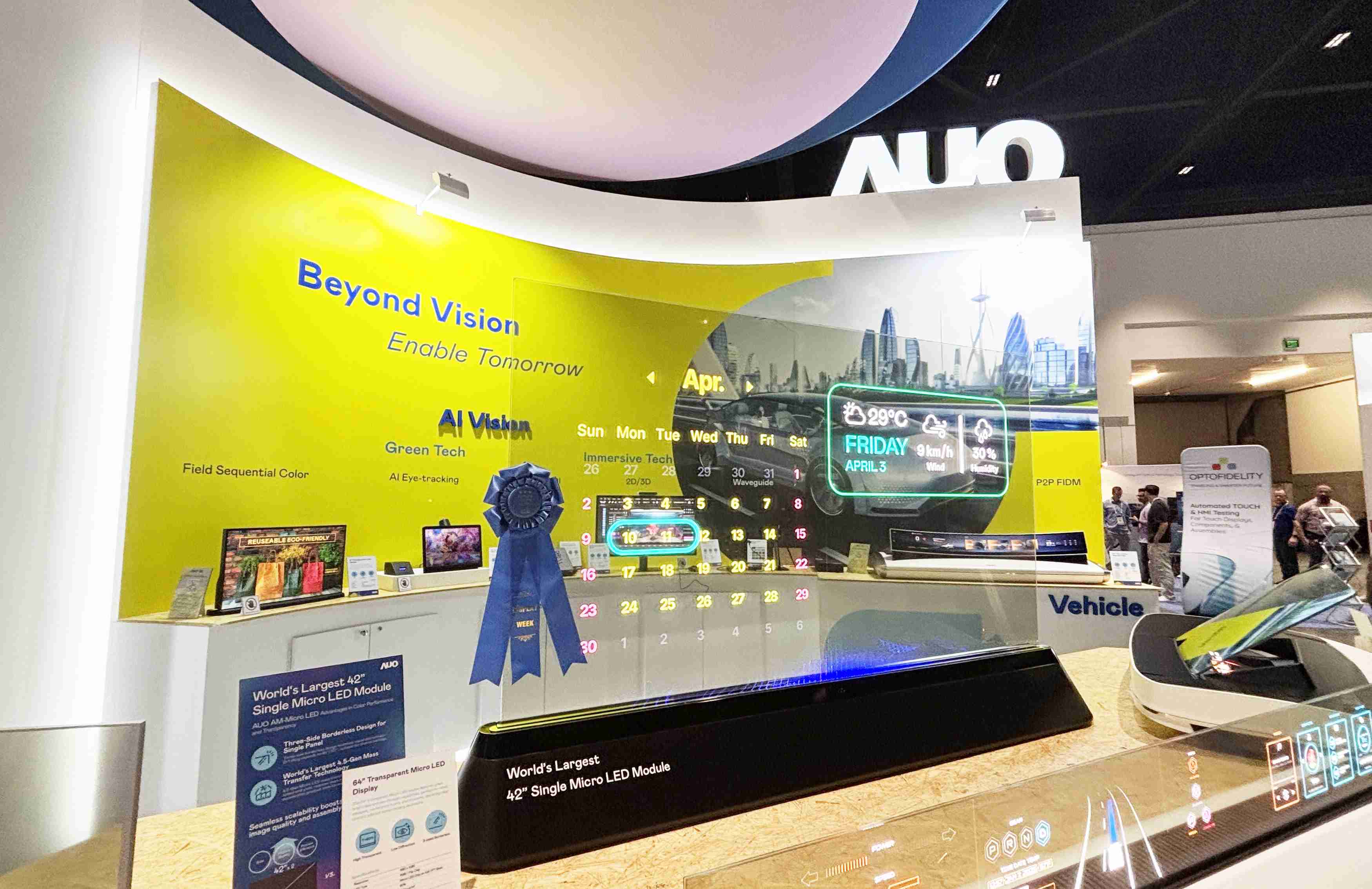 人生就是博64吋透明Micro LED显示器获〝最佳Micro LED技术应用奖〞，，，，其绝妙的透明穿透特性，，同时具备1,000 nits的高亮度表现，，，，并透过精细的无缝拼接延伸，，，，可依需求灵活应用于多元场域，，展现出Micro LED显示技术划时空的无限潜力